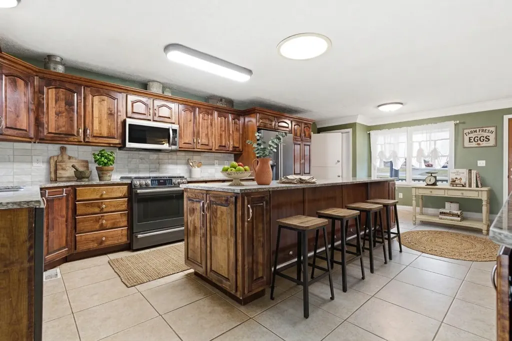 1209 Hansborough Road Cecillia KY 42724