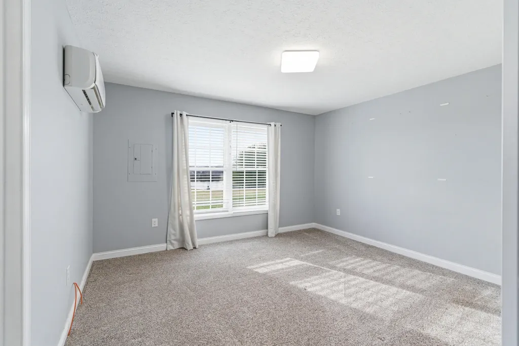 1209 Hansborough Road Cecillia KY 42724
