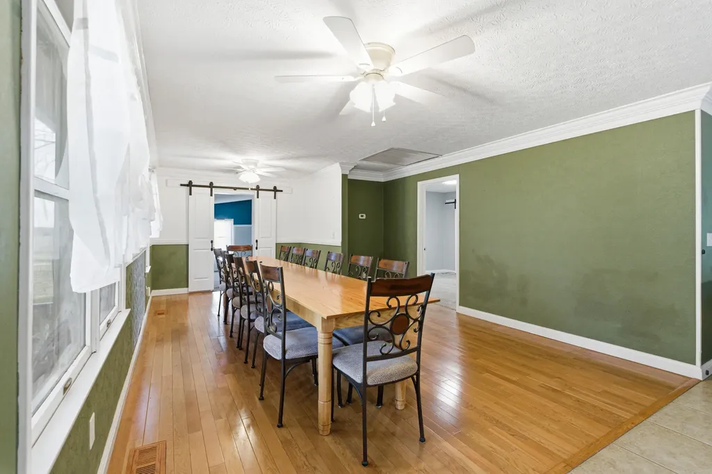 1209 Hansborough Road Cecillia KY 42724