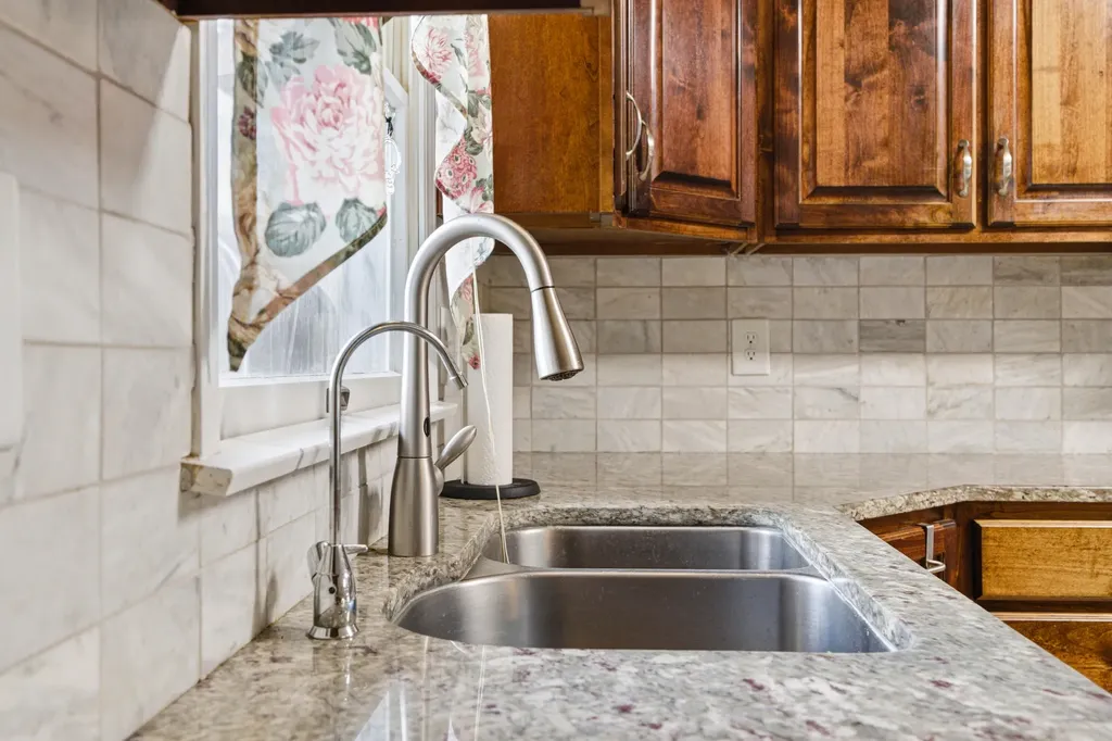 1209 Hansborough Road Cecillia KY 42724