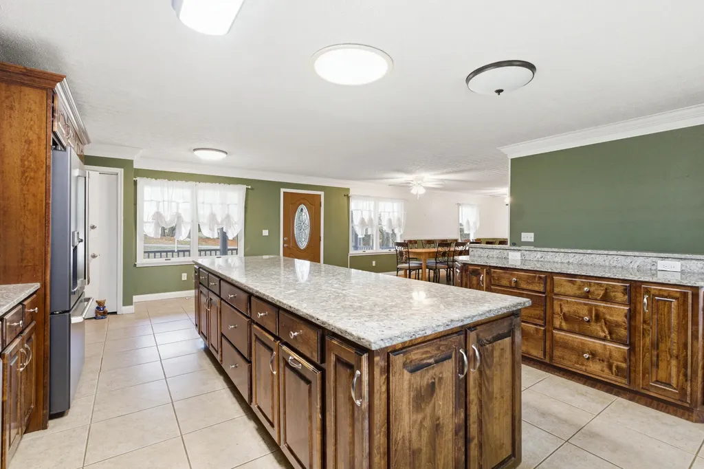 1209 Hansborough Road Cecillia KY 42724