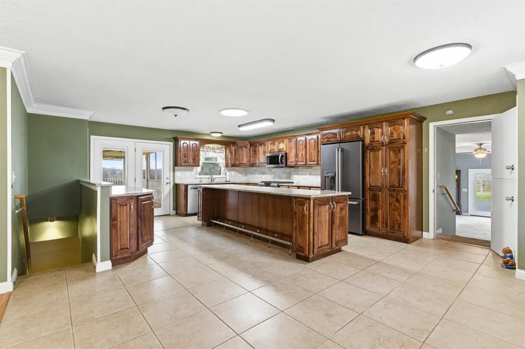 1209 Hansborough Road Cecillia KY 42724