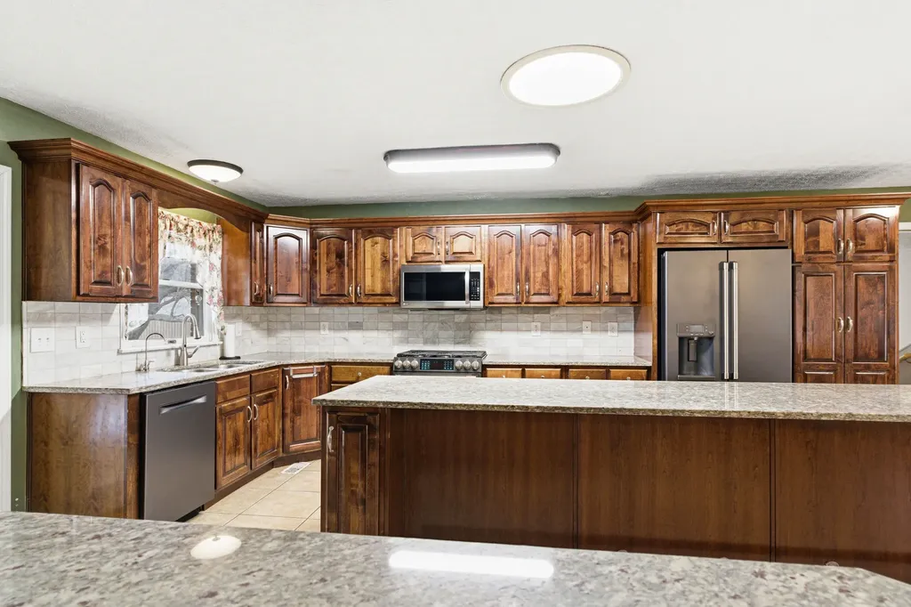 1209 Hansborough Road Cecillia KY 42724