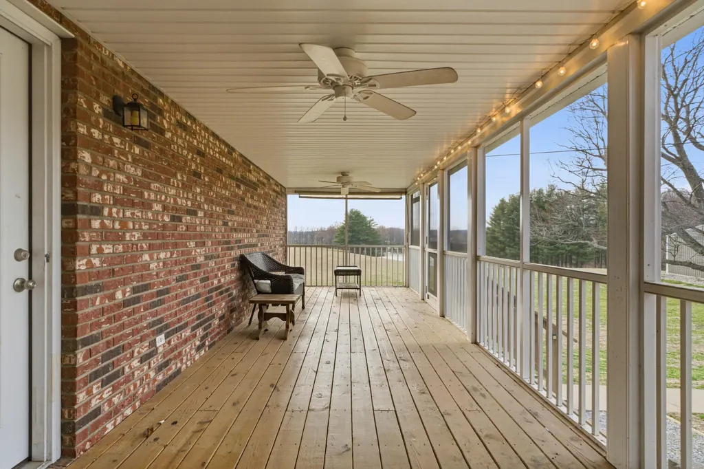 1209 Hansborough Road Cecillia KY 42724