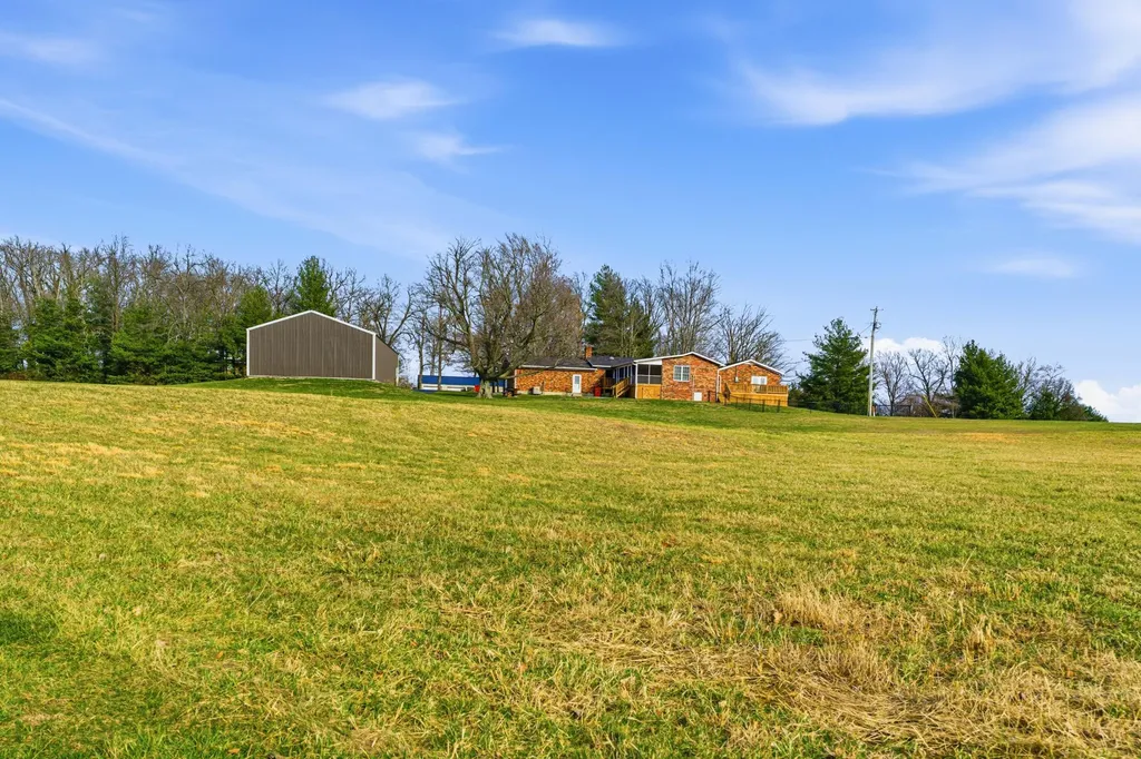 1209 Hansborough Road Cecillia KY 42724