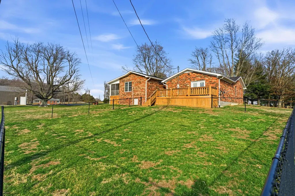 1209 Hansborough Road Cecillia KY 42724