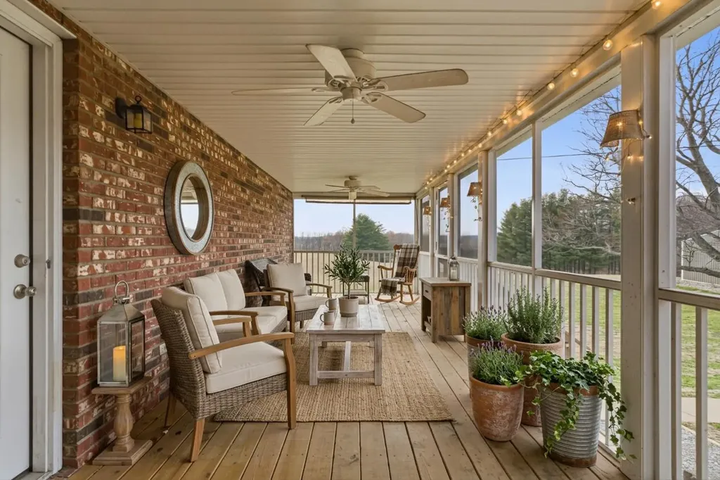 1209 Hansborough Road Cecillia KY 42724