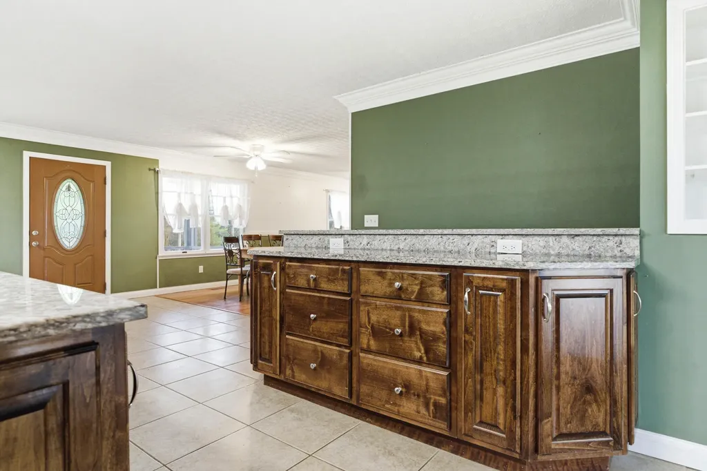 1209 Hansborough Road Cecillia KY 42724