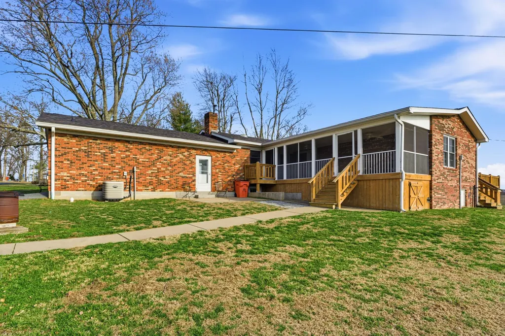 1209 Hansborough Road Cecillia KY 42724
