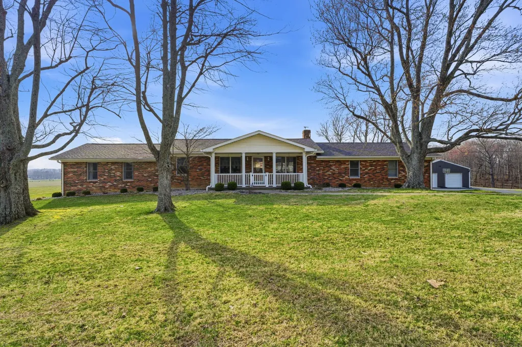 1209 Hansborough Road Cecillia KY 42724