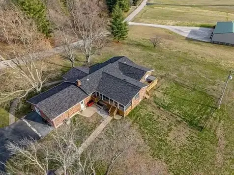 1209 Hansborough Road Cecillia KY 42724