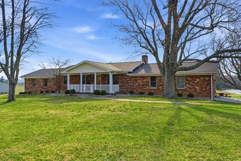 1209 Hansborough Road Cecillia KY 42724