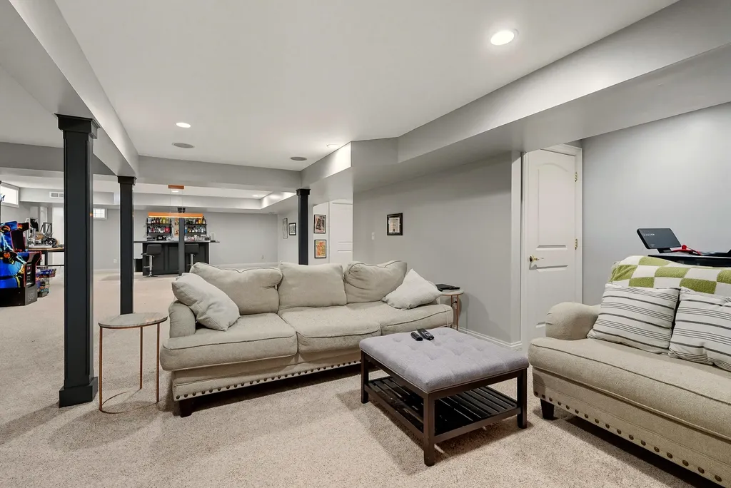 8606 Binnacle Court Louisville KY 40220