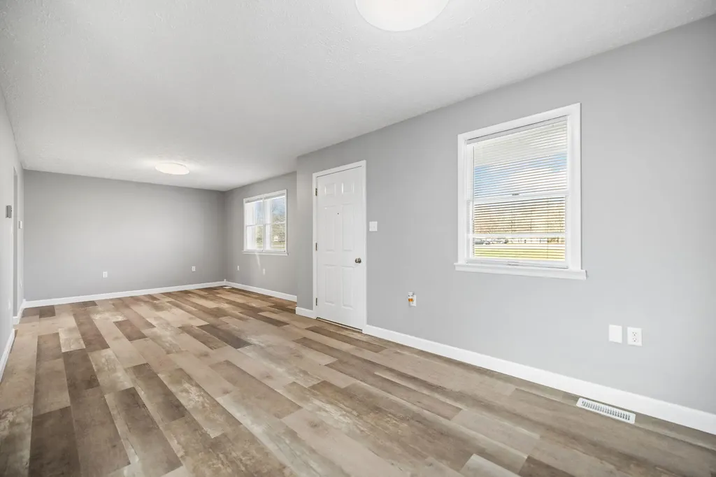 2048 Us-127 Russell Springs KY 42642