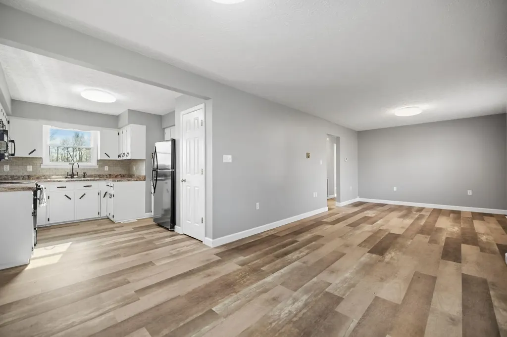 2048 Us-127 Russell Springs KY 42642