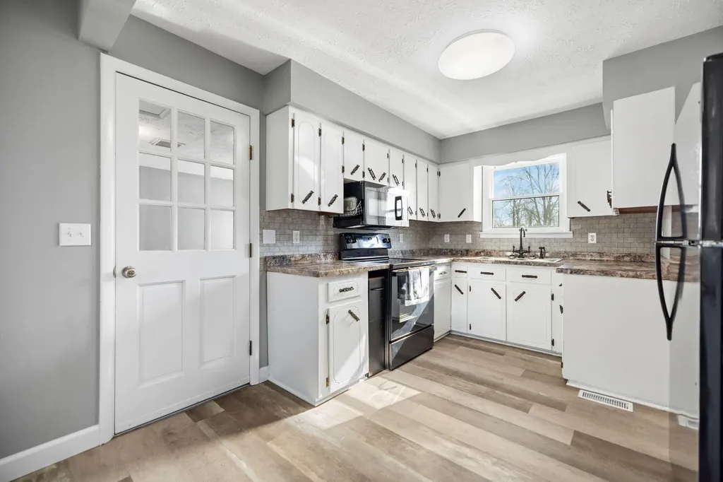 2048 Us-127 Russell Springs KY 42642