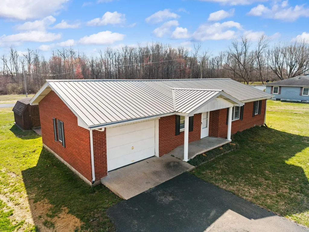 2048 Us-127 Russell Springs KY 42642