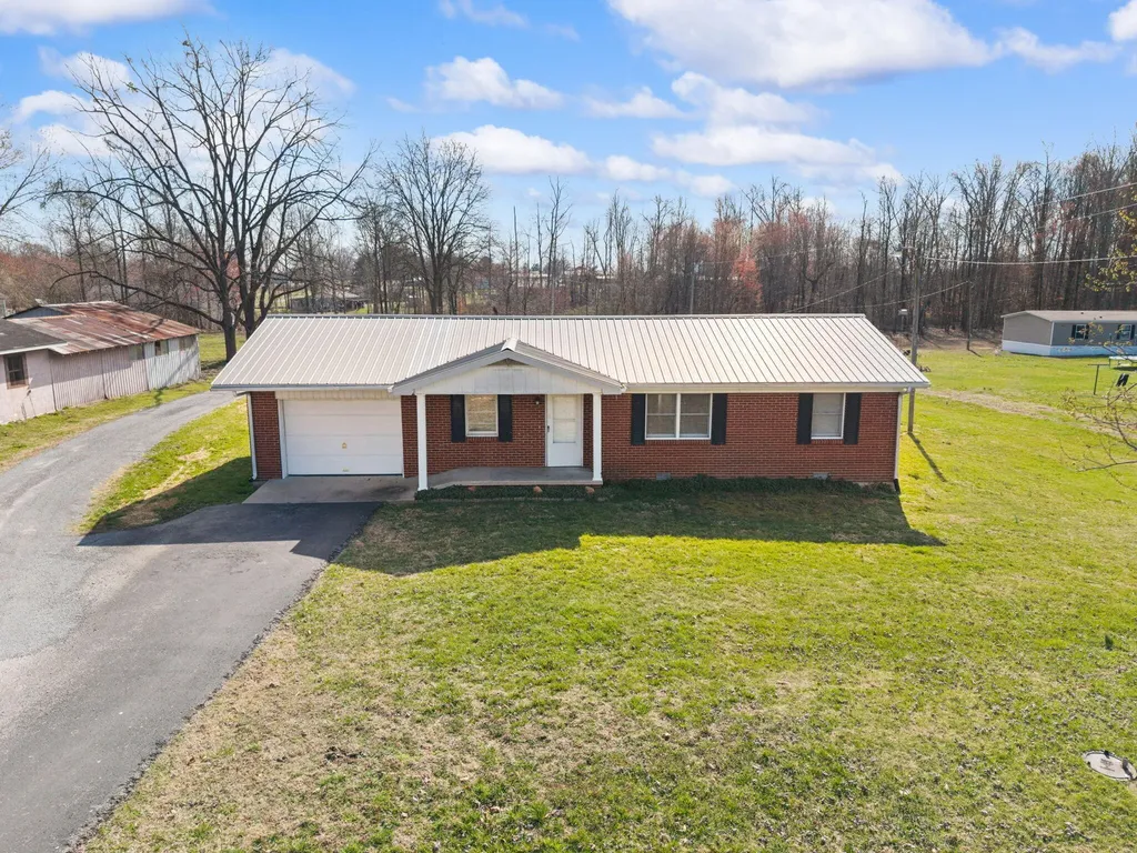 2048 Us-127 Russell Springs KY 42642