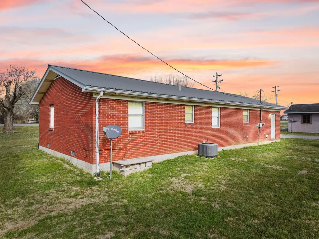 2048 Us-127 Russell Springs KY 42642
