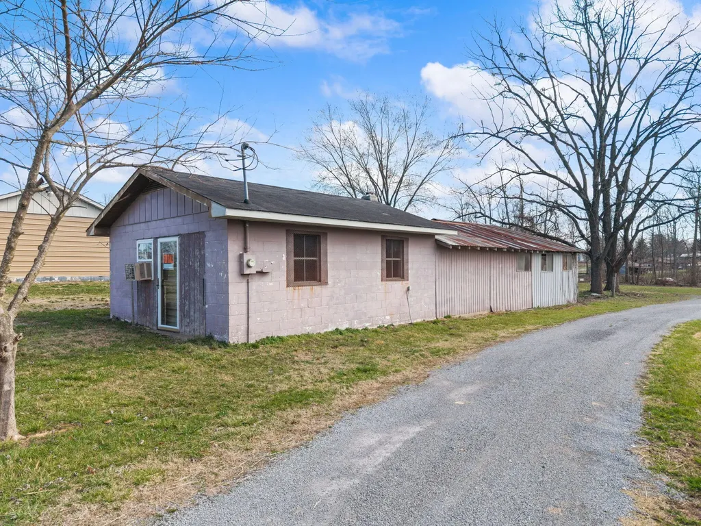 2066 Us-127 Russell Springs KY 42642