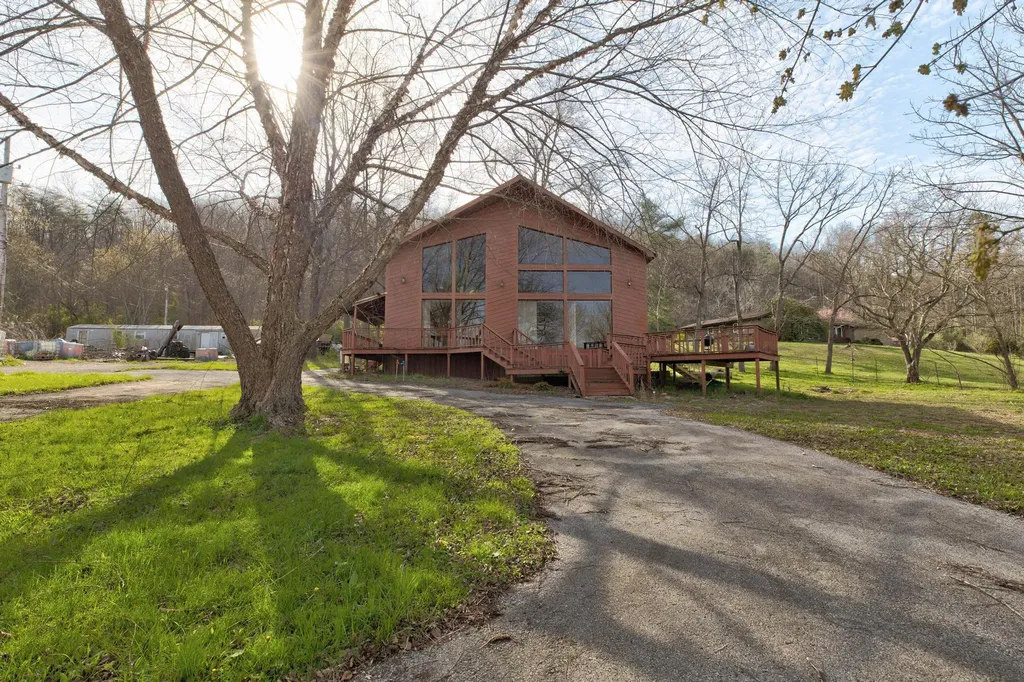 196 Twin Meadows Road Booneville KY 41314