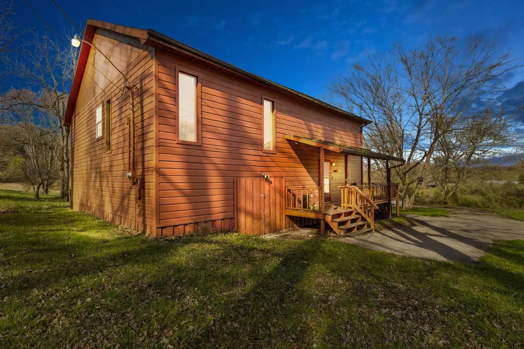 196 Twin Meadows Road Booneville KY 41314