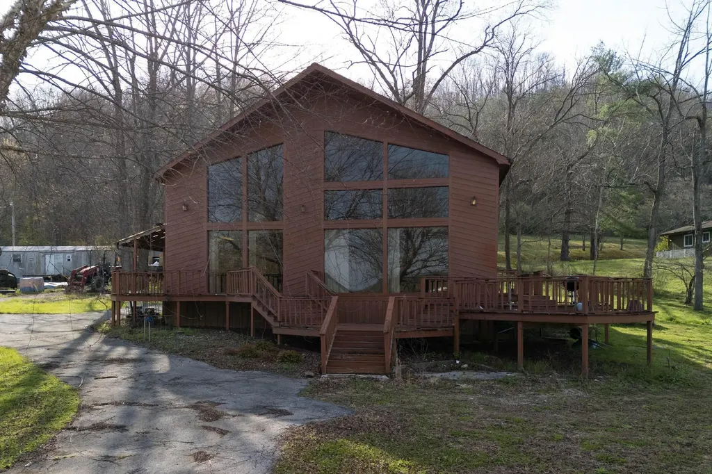 196 Twin Meadows Road Booneville KY 41314