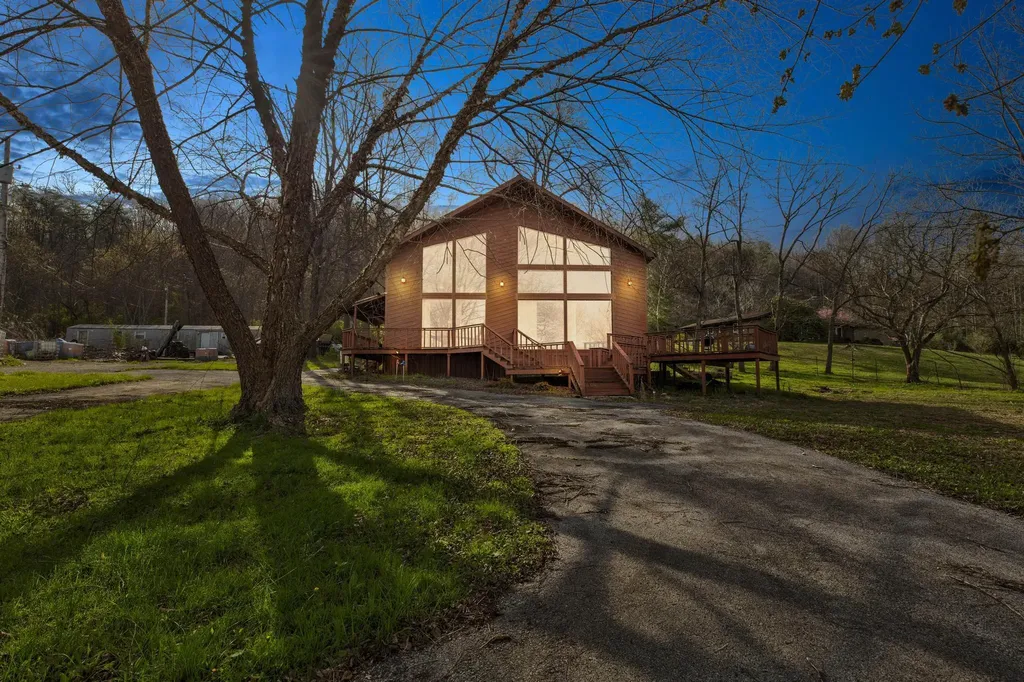196 Twin Meadows Road Booneville KY 41314