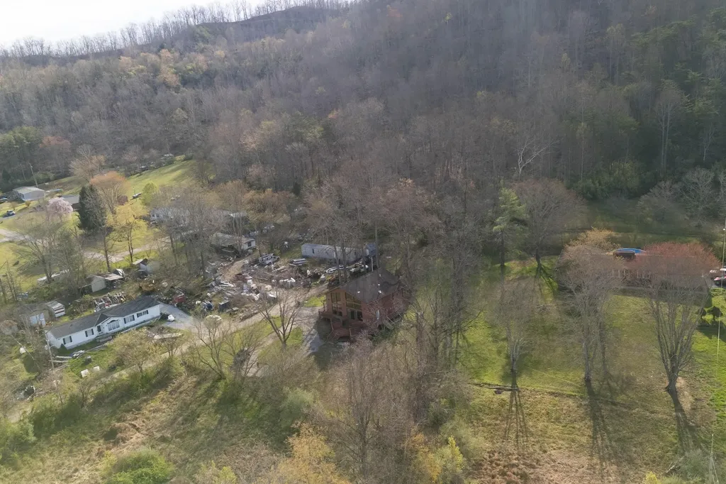 196 Twin Meadows Road Booneville KY 41314