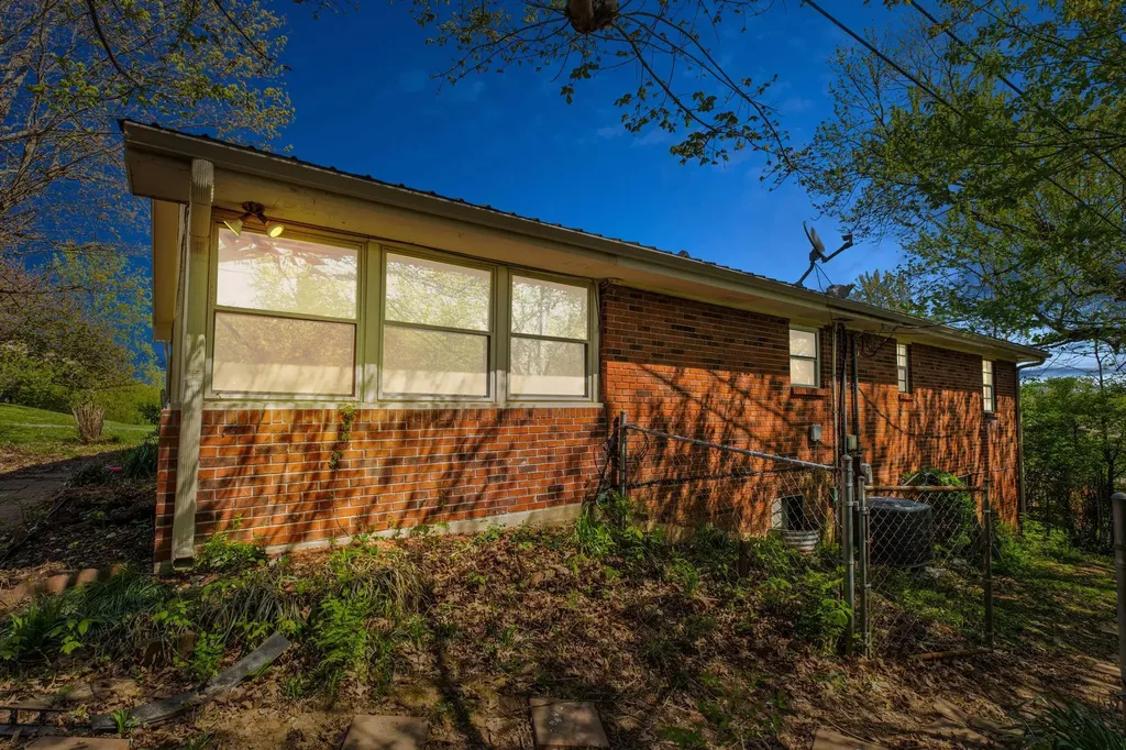 122 Azalea Court Mt Sterling KY 40353