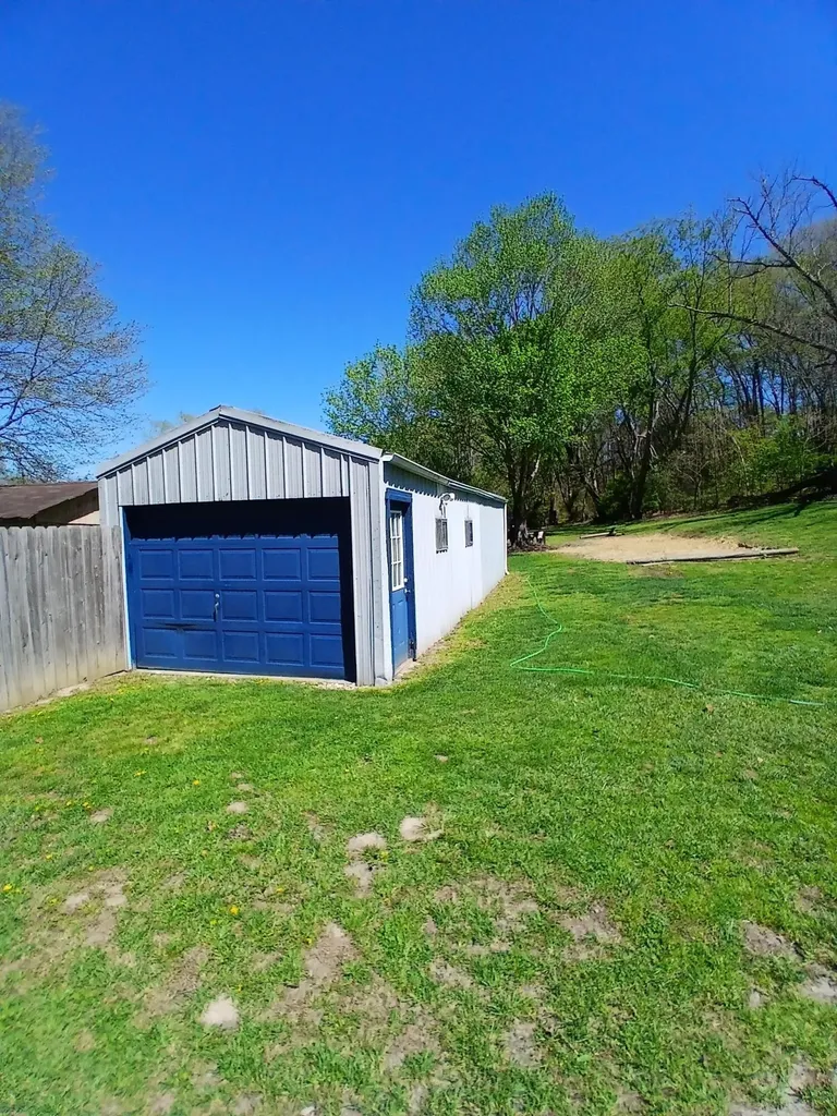 2080 Kentucky 39 Crab Orchard KY 40419