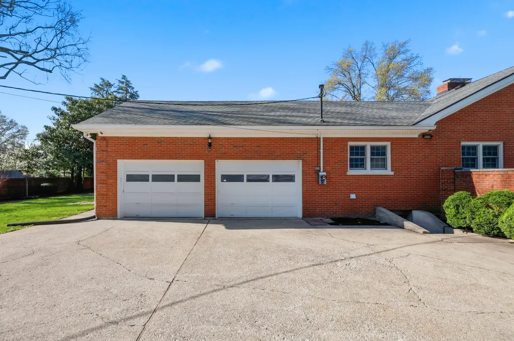 778 Chinoe Road Lexington KY 40502