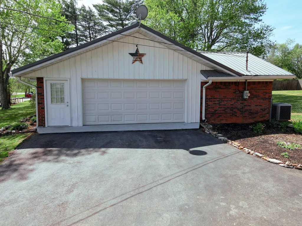 202 Willa Drive Monticello KY 42633