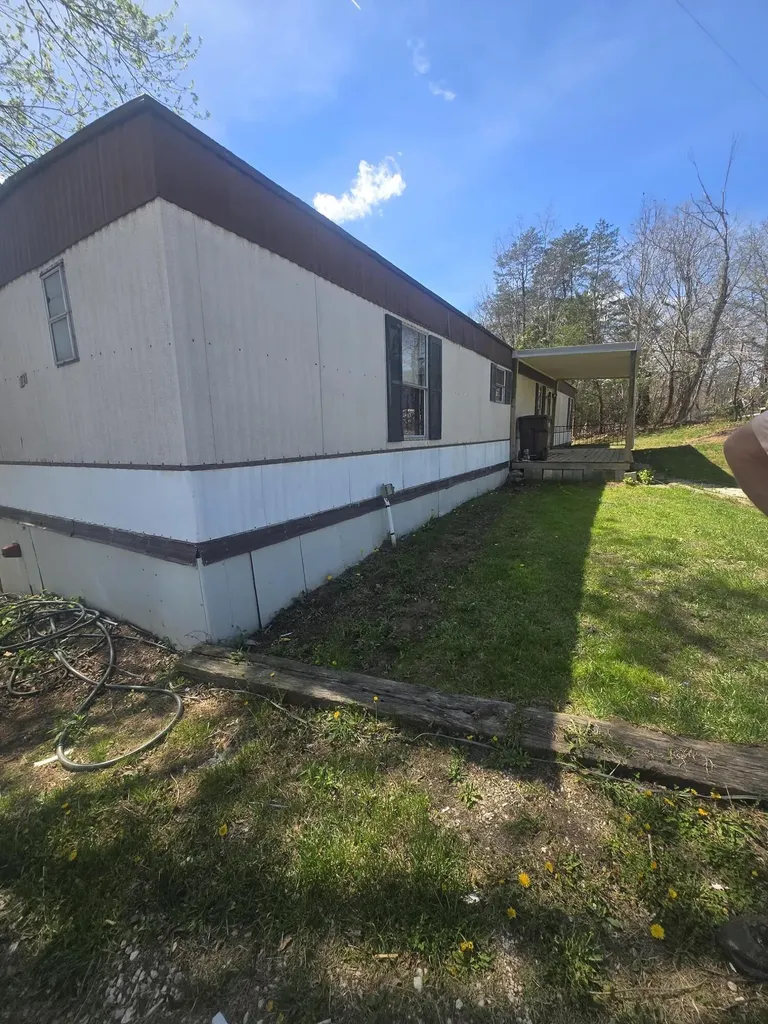 271 Estes Road Clay City KY 40312