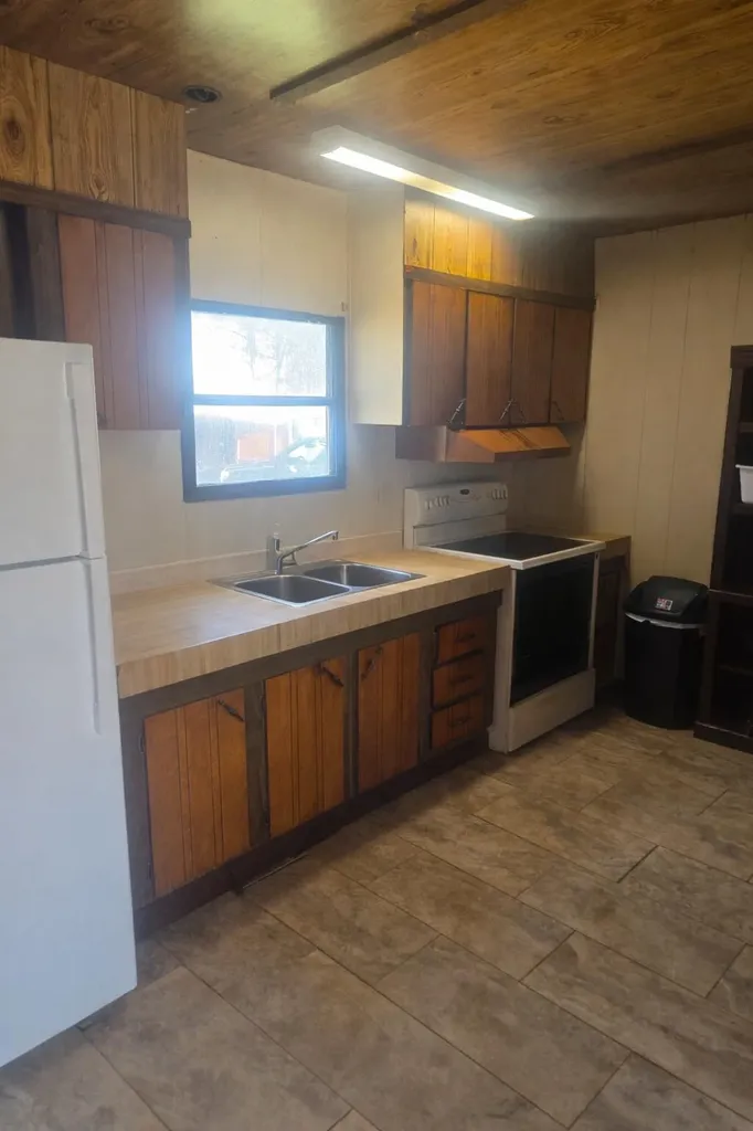 271 Estes Road Clay City KY 40312
