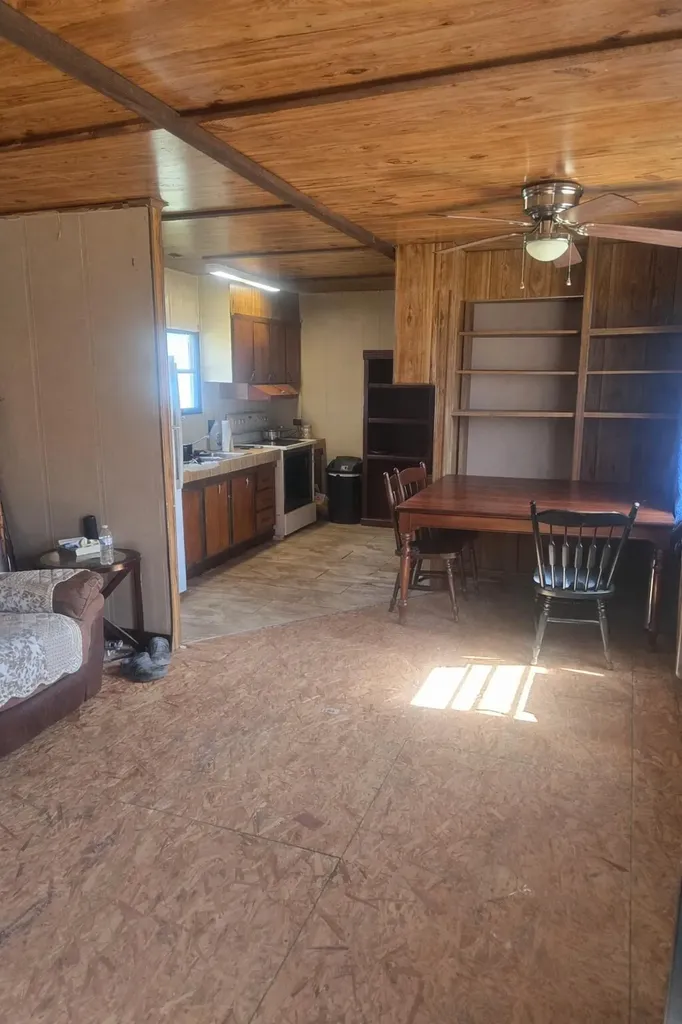 271 Estes Road Clay City KY 40312