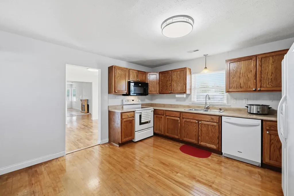 1088 Alton Station Road Lawrenceburg KY 40342