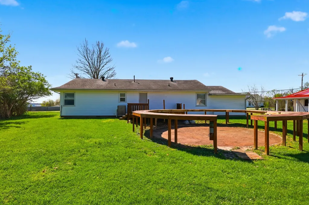 1088 Alton Station Road Lawrenceburg KY 40342