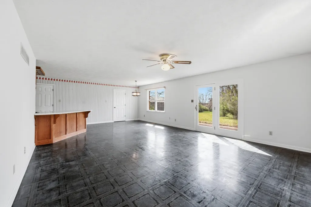 1065 Highview Drive Lawrenceburg KY 40342