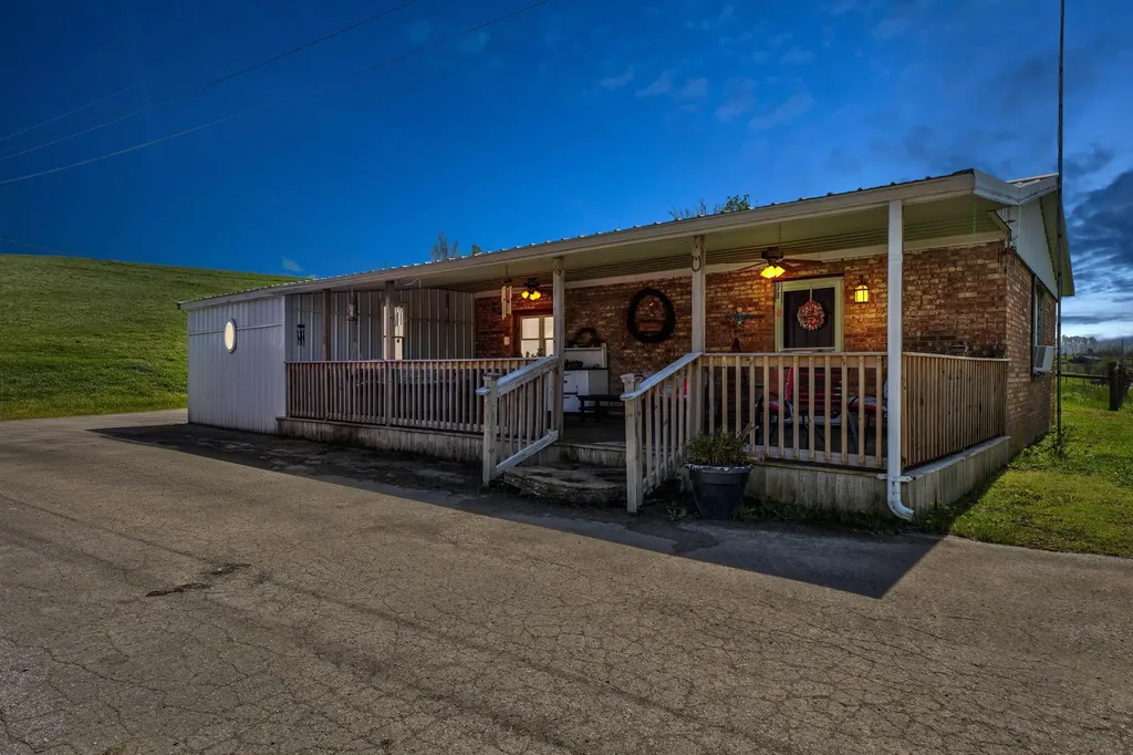 1376 Highway 11 Sharpsburg KY 40374