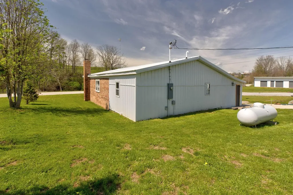1376 Highway 11 Sharpsburg KY 40374
