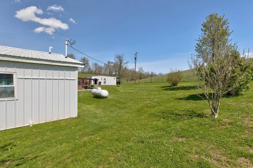 1376 Highway 11 Sharpsburg KY 40374