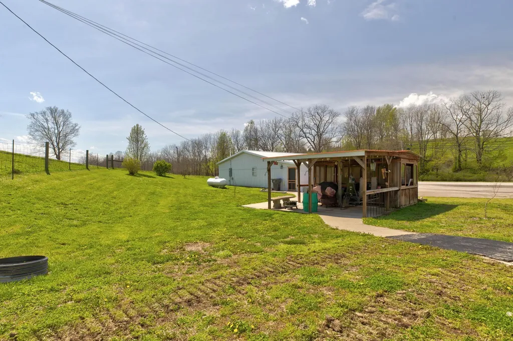 1376 Highway 11 Sharpsburg KY 40374