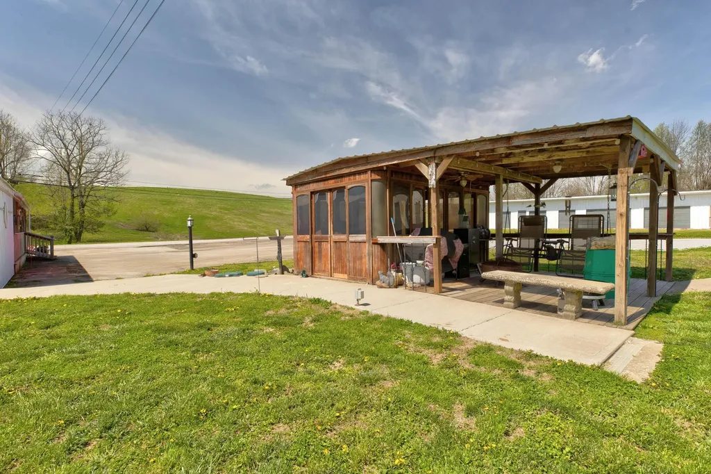 1376 Highway 11 Sharpsburg KY 40374