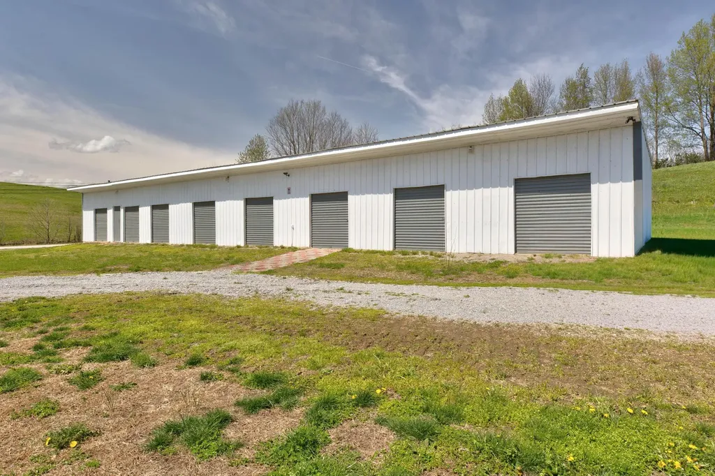 1376 Highway 11 Sharpsburg KY 40374