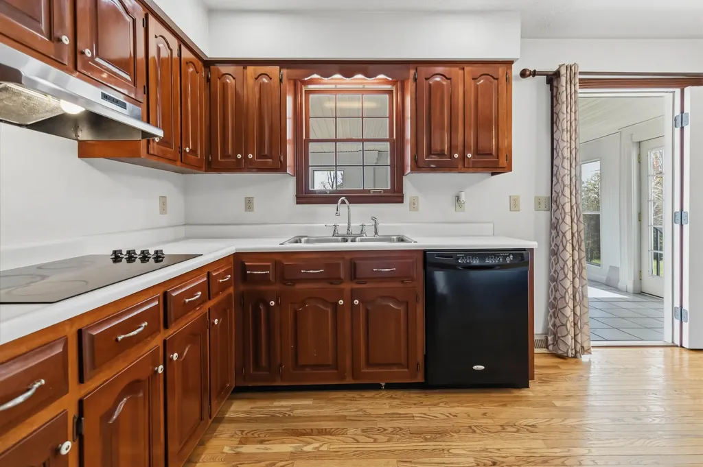 1399 Laurel Lake North Road London KY 40744