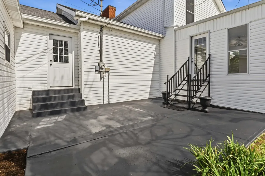 1399 Laurel Lake North Road London KY 40744