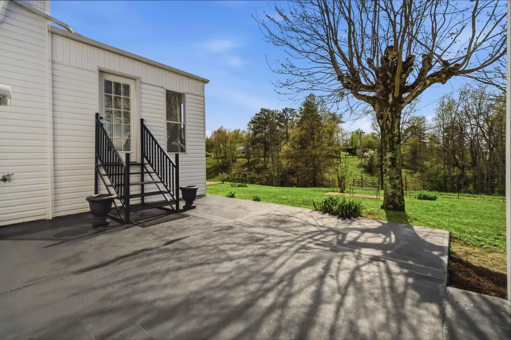 1399 Laurel Lake North Road London KY 40744