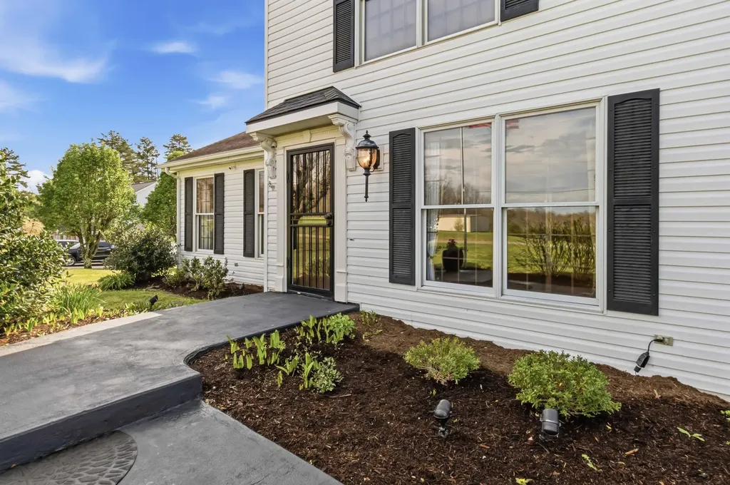 1399 Laurel Lake North Road London KY 40744