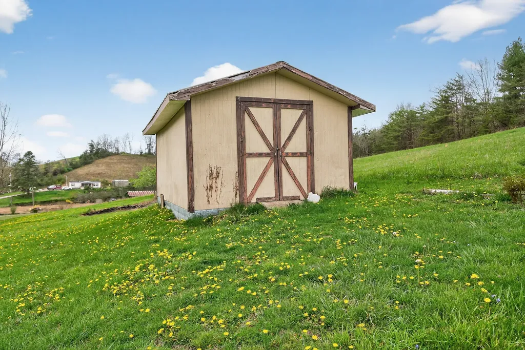 1341 State Highway 772 Ezel KY 41425